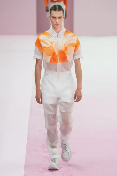 Look 18